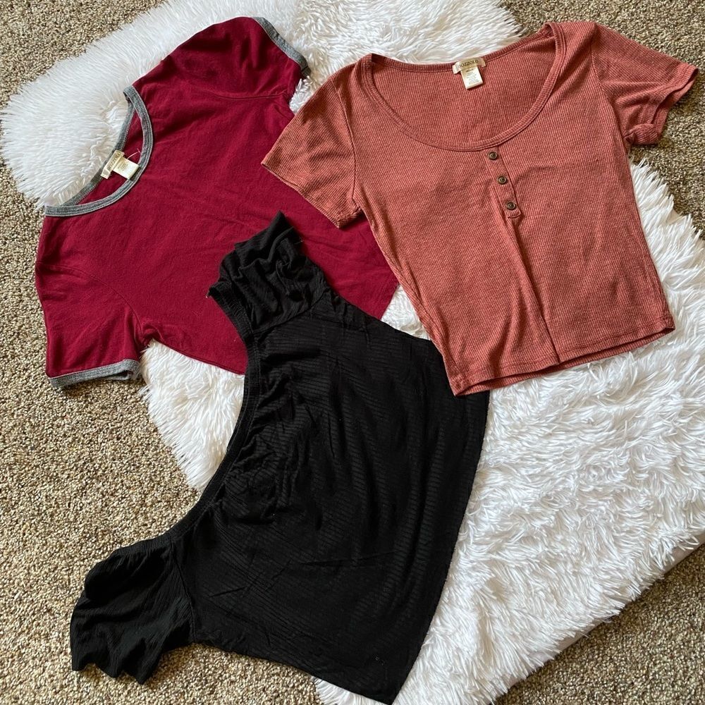 Bundle of 3 Short Sleeve Crop Tops Size Medium